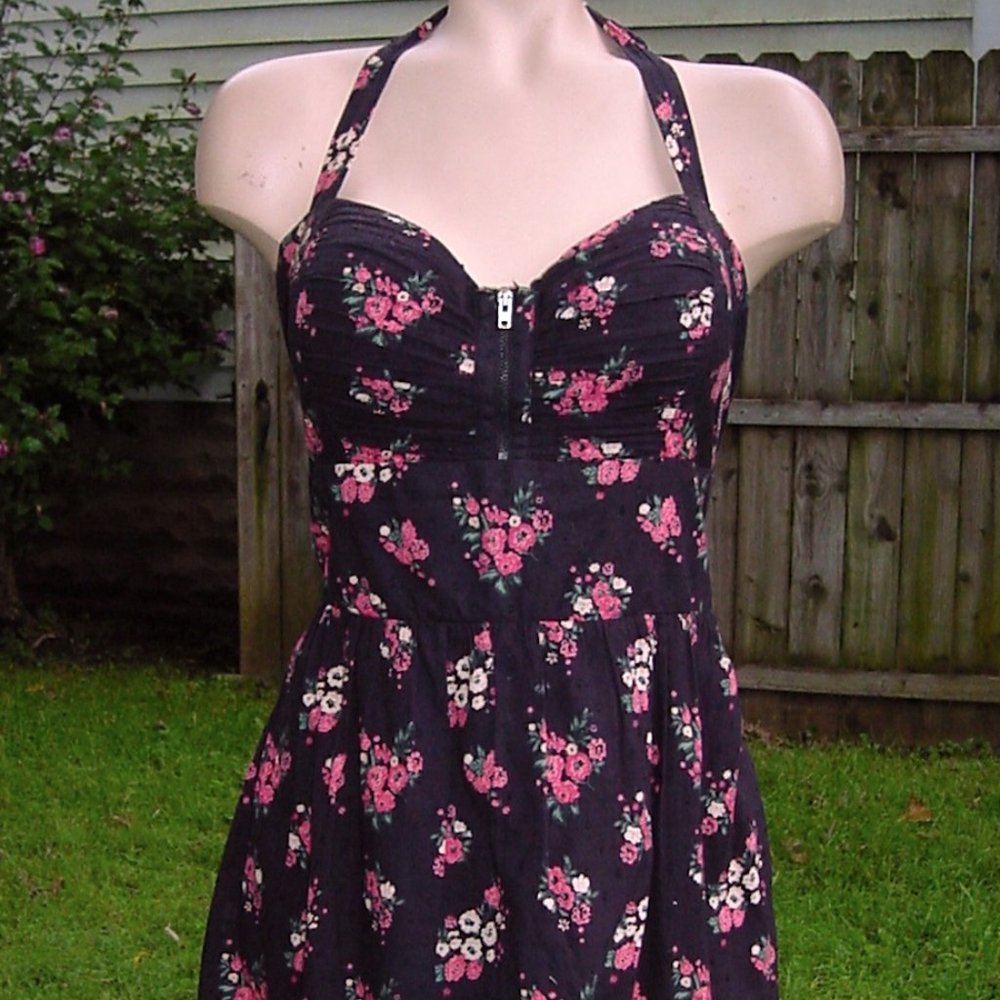 GUESS Black Floral Halter Dress Zip Bust Stretch Back Pockets 12